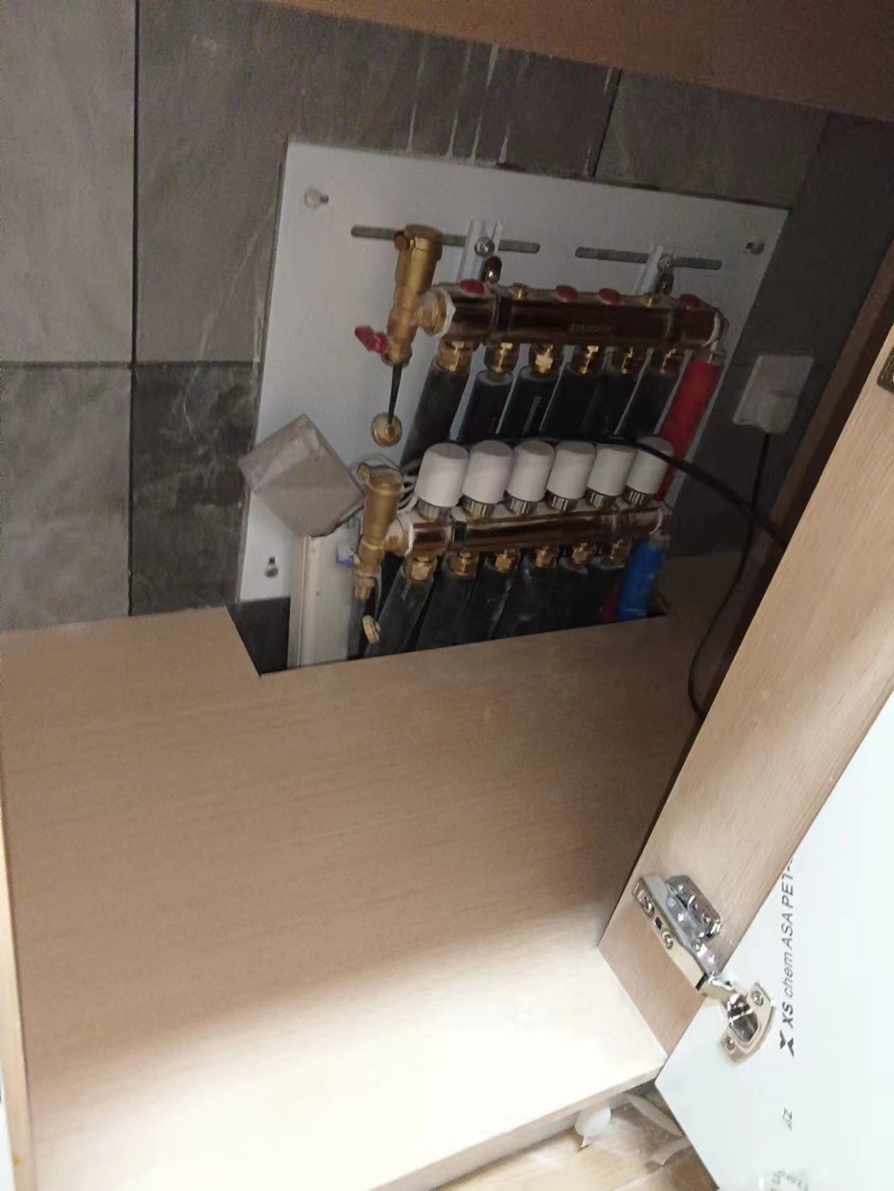 地暖集分水器安装